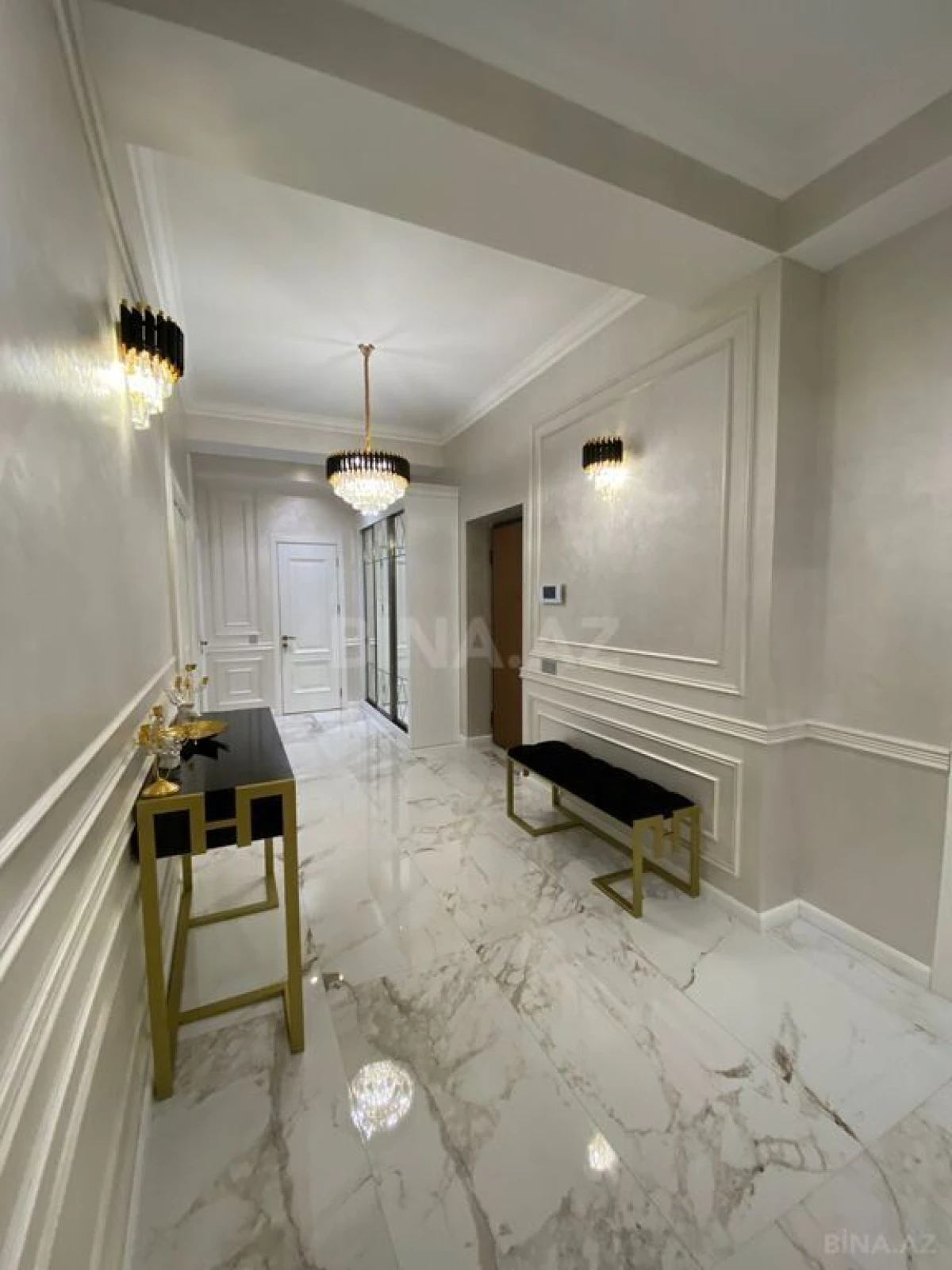 Satılır 3 otaqlı mənzil 137 m²