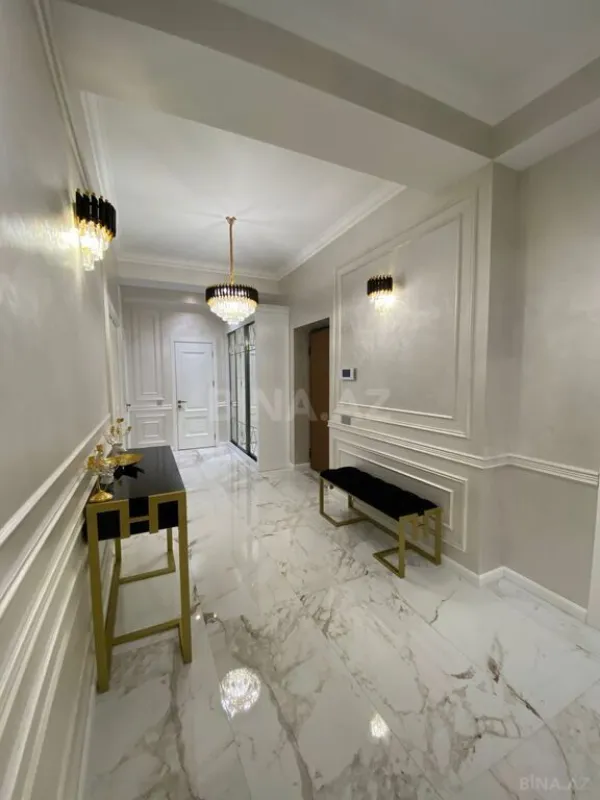 Satılır 3 otaqlı mənzil 137 m²