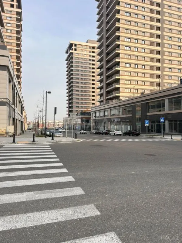 Satılır obyekt 673 m²