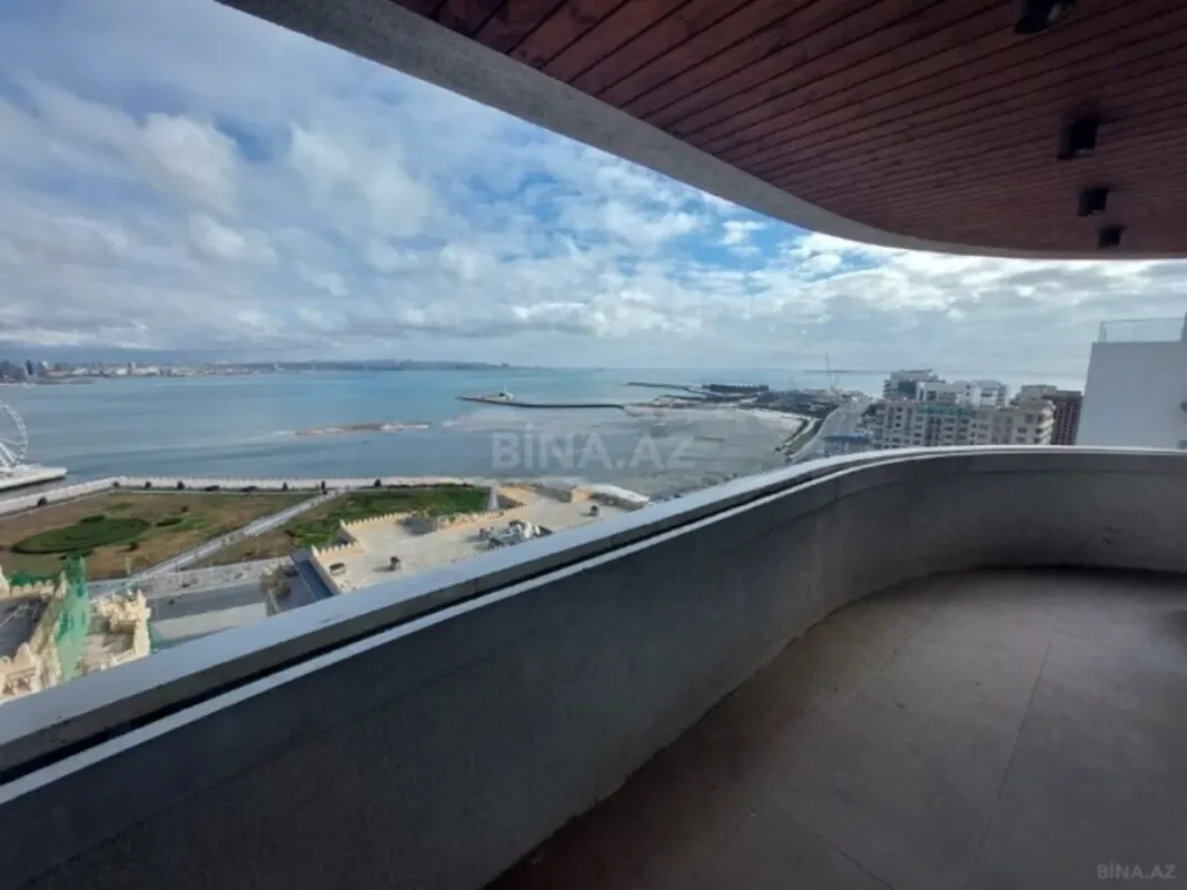 Satılır 4 otaqlı mənzil 303 m²