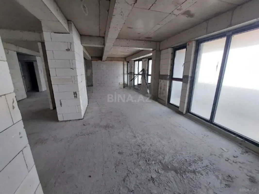 Satılır 4 otaqlı mənzil 303 m²