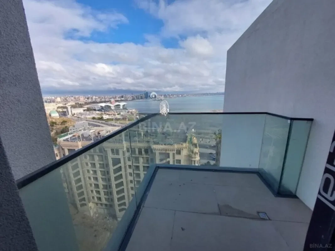 Satılır 4 otaqlı mənzil 303 m²