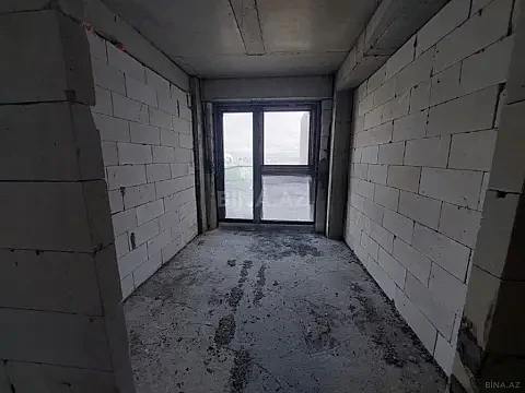 Satılır 4 otaqlı mənzil 303 m²