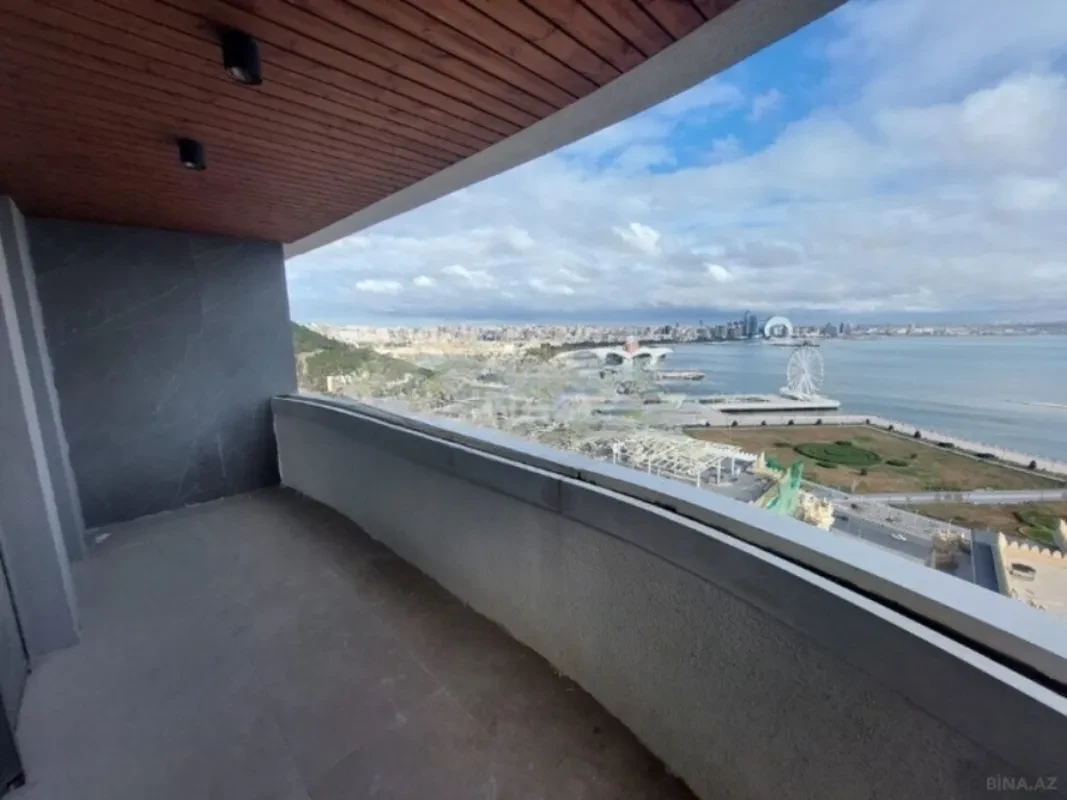 Satılır 4 otaqlı mənzil 303 m²