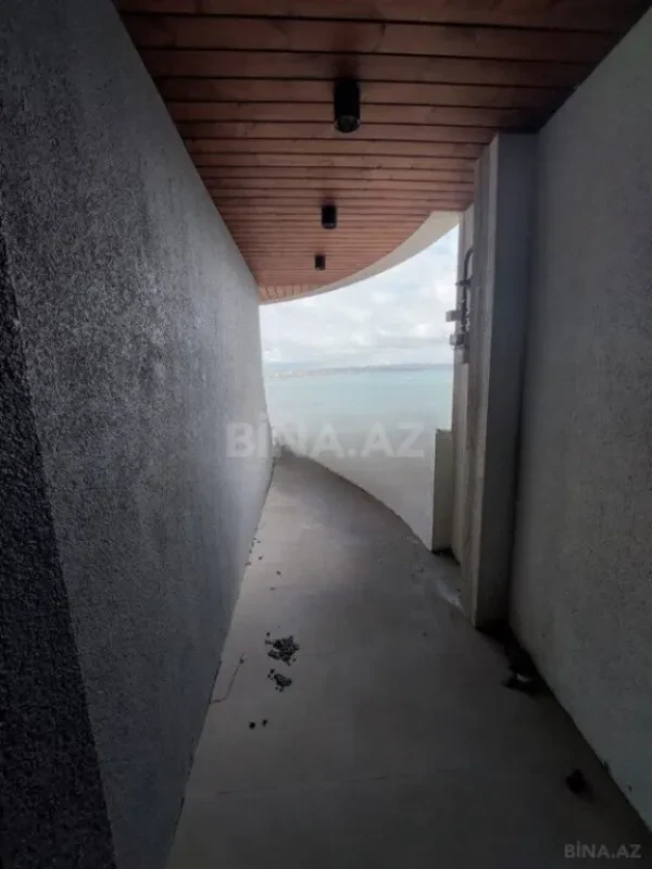 Satılır 4 otaqlı mənzil 303 m²