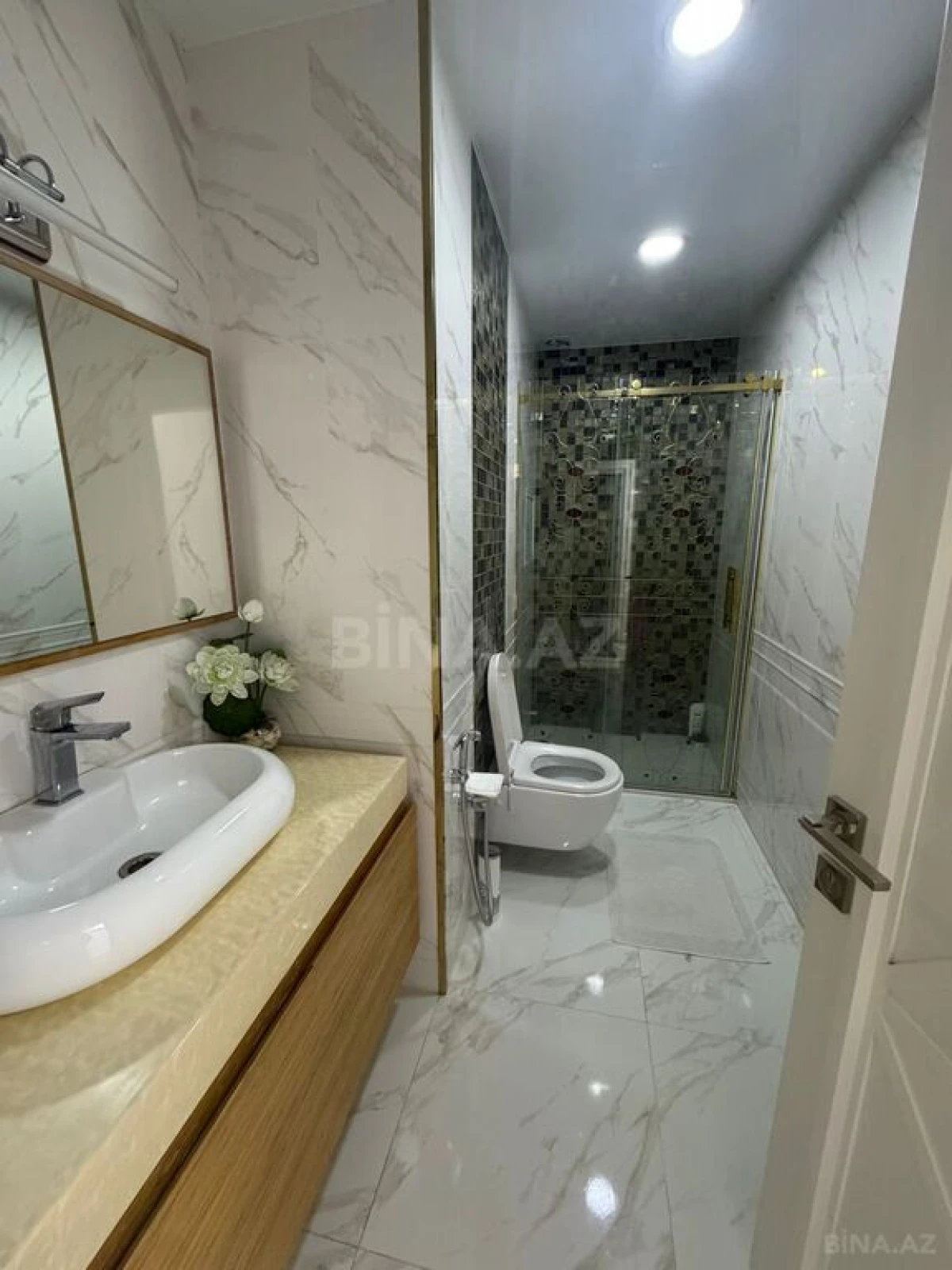 Satılır 4 otaqlı mənzil 105 m²
