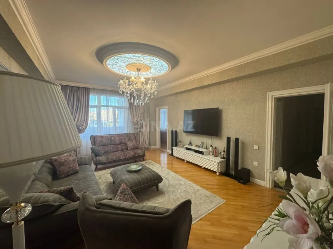 Satılır 4 otaqlı mənzil 105 m²