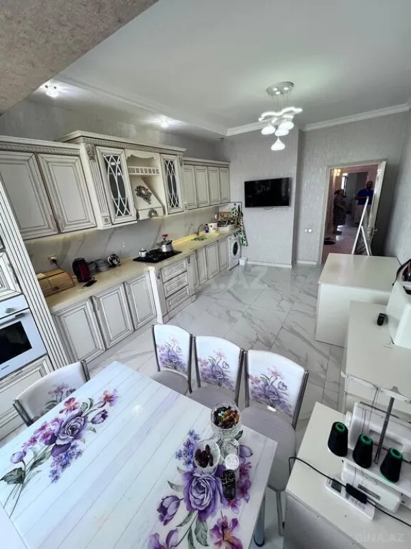 Satılır 3 otaqlı mənzil 145 m²