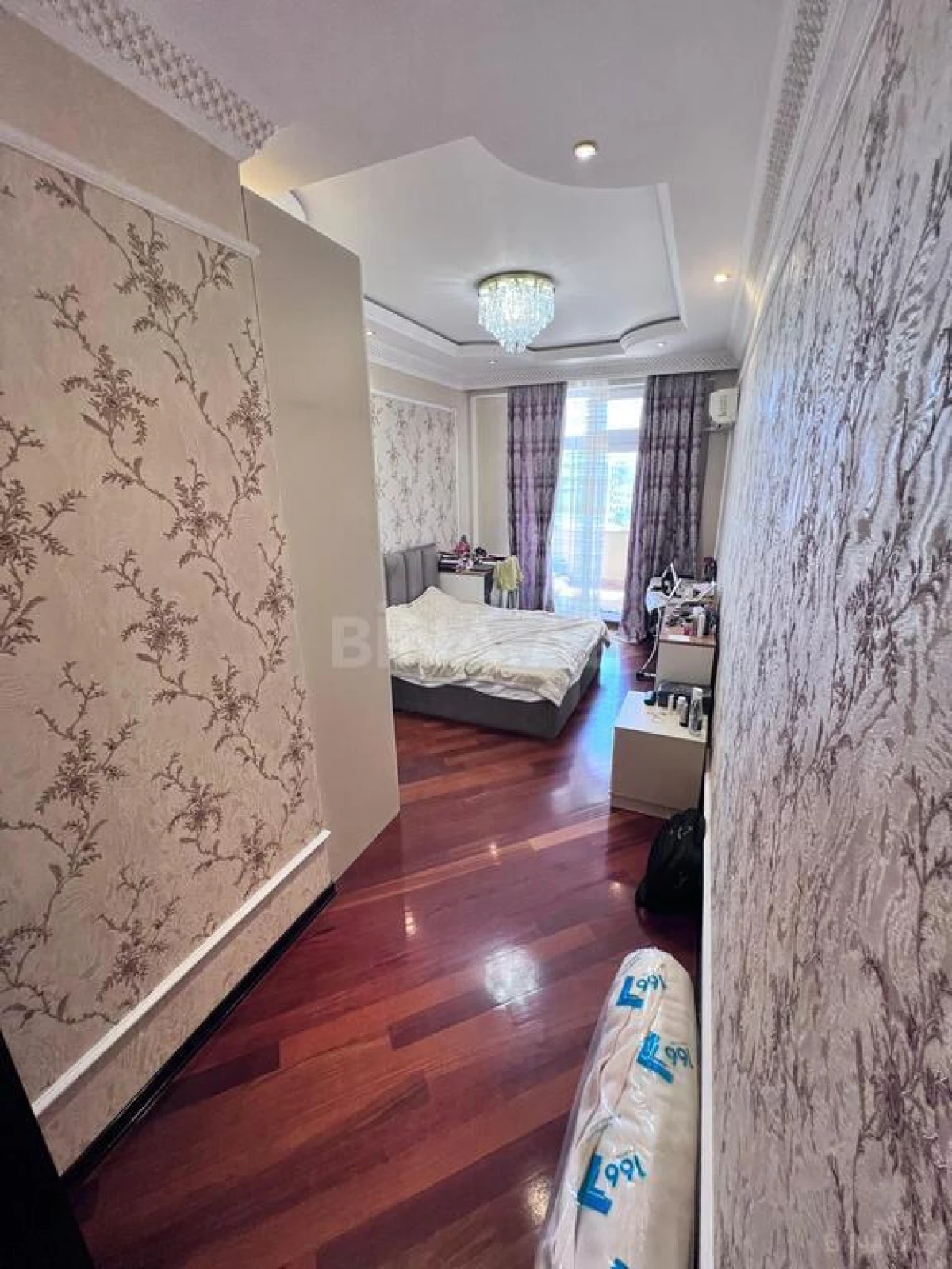 Satılır 3 otaqlı mənzil 145 m²