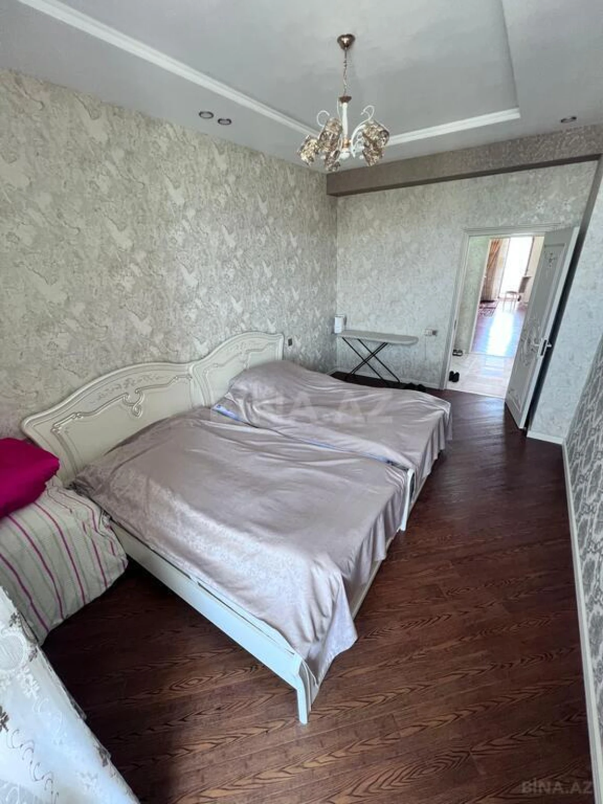 Satılır 3 otaqlı mənzil 145 m²