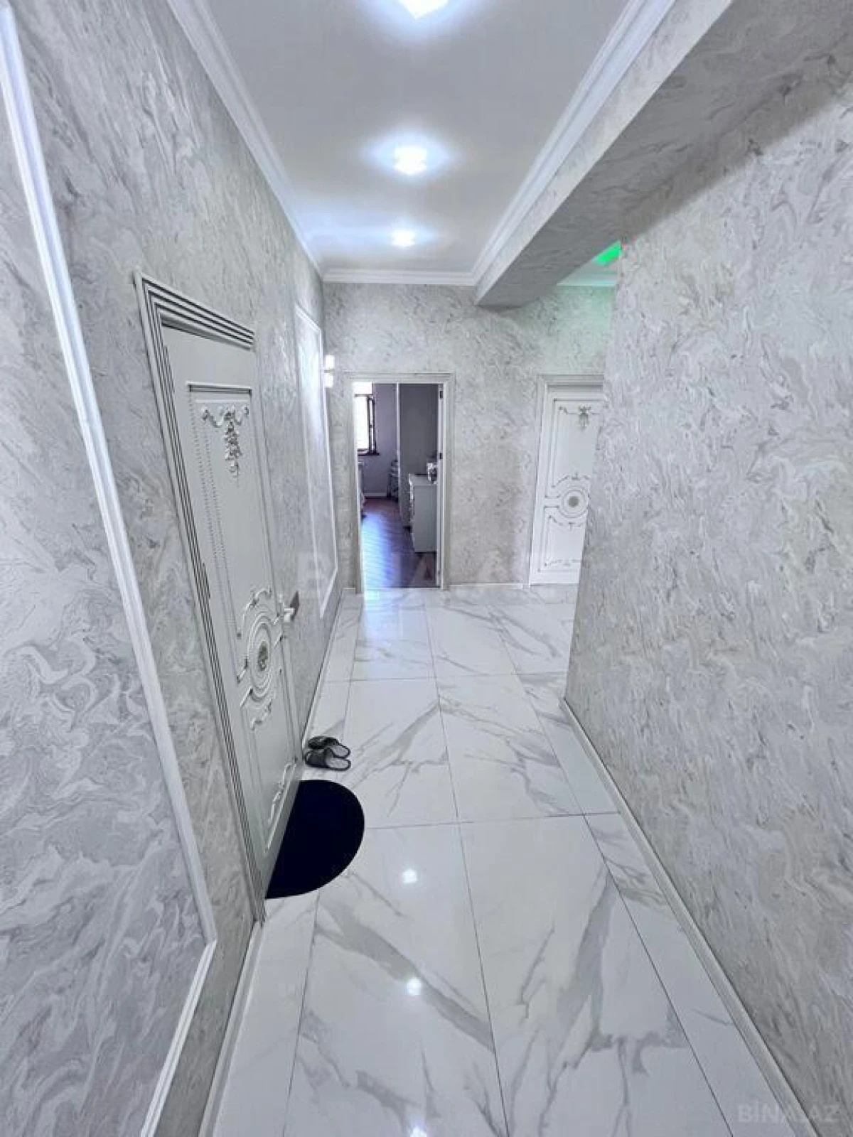 Satılır 3 otaqlı mənzil 145 m²