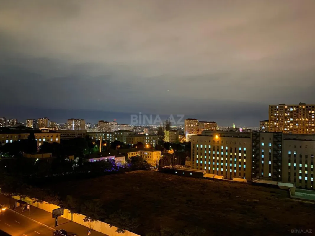 Satılır 3 otaqlı mənzil 145 m²