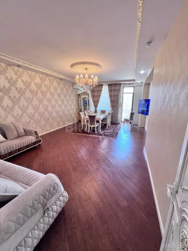 Satılır 3 otaqlı mənzil 145 m²