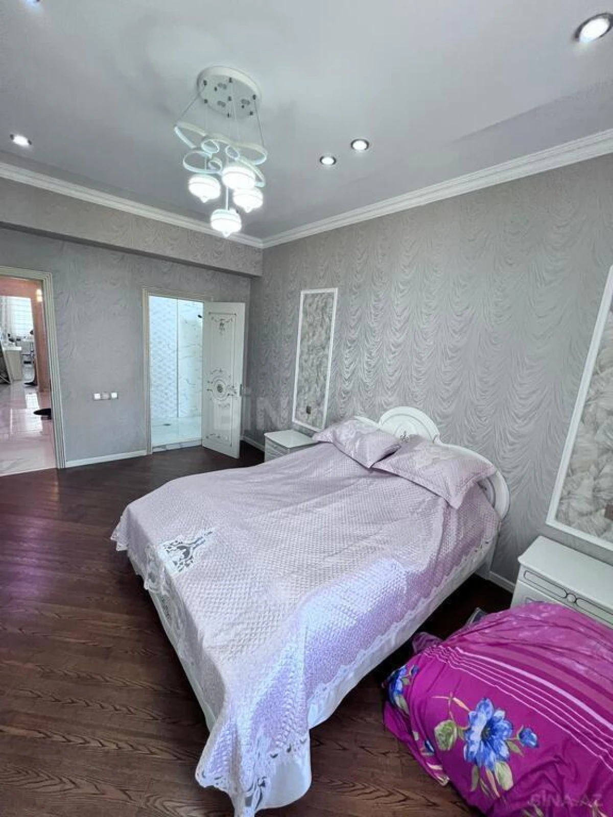 Satılır 3 otaqlı mənzil 145 m²