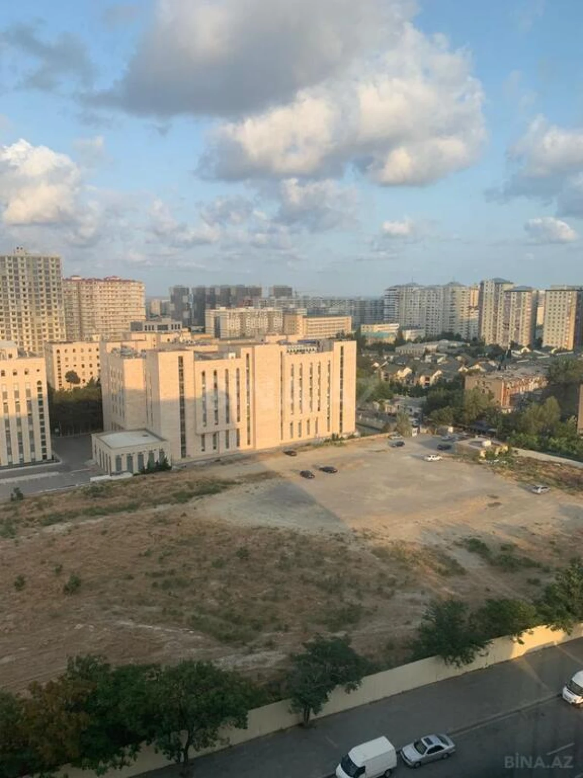 Satılır 3 otaqlı mənzil 145 m²