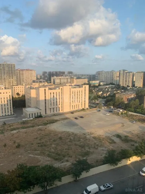 Satılır 3 otaqlı mənzil 145 m²