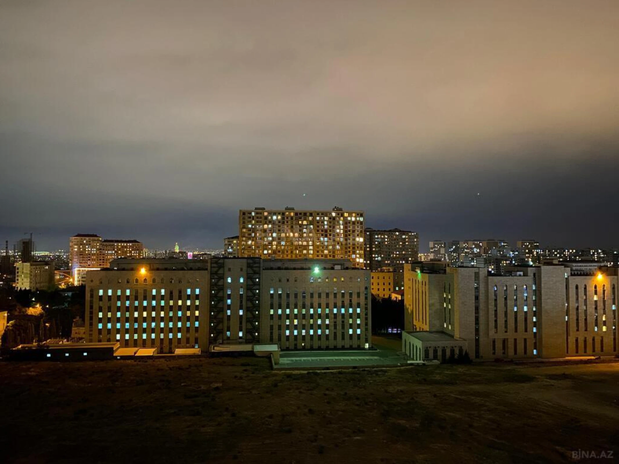 Satılır 3 otaqlı mənzil 145 m²