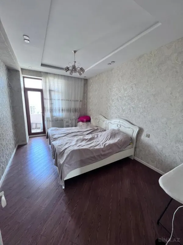 Satılır 3 otaqlı mənzil 145 m²