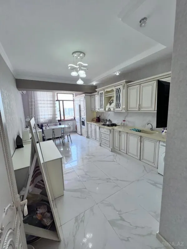 Satılır 3 otaqlı mənzil 145 m²