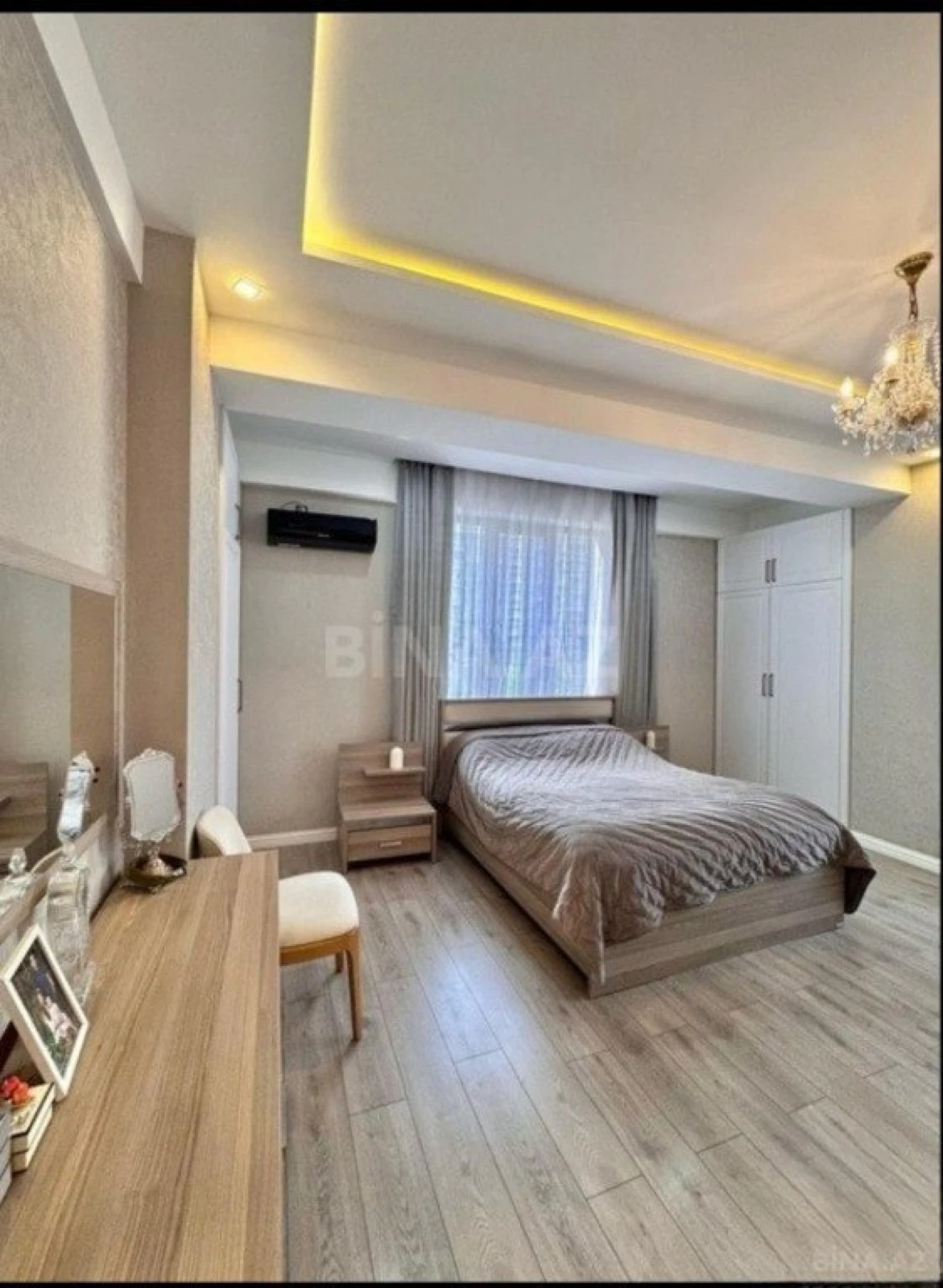 Satılır 3 otaqlı mənzil 130 m²