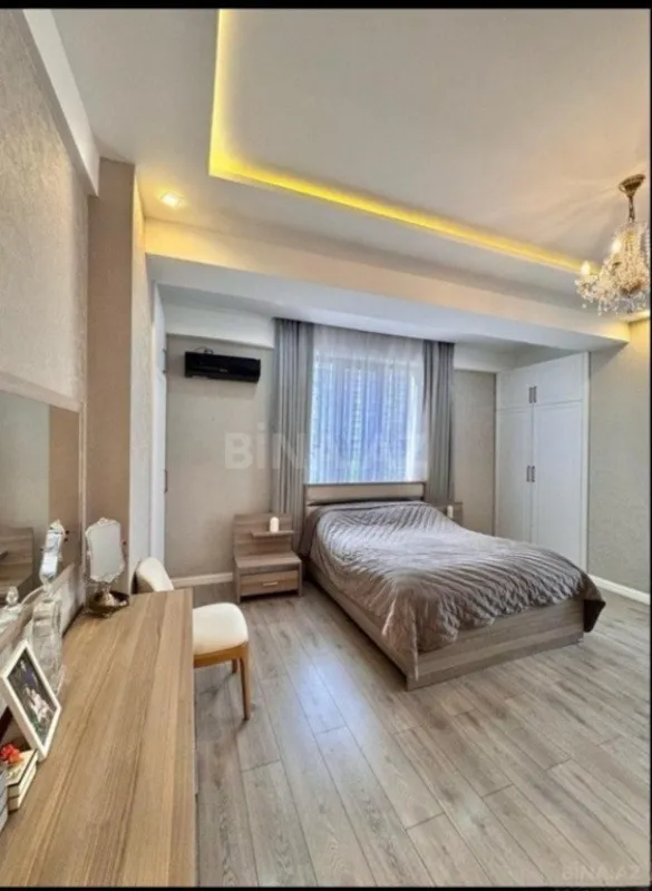 Satılır 3 otaqlı mənzil 130 m²