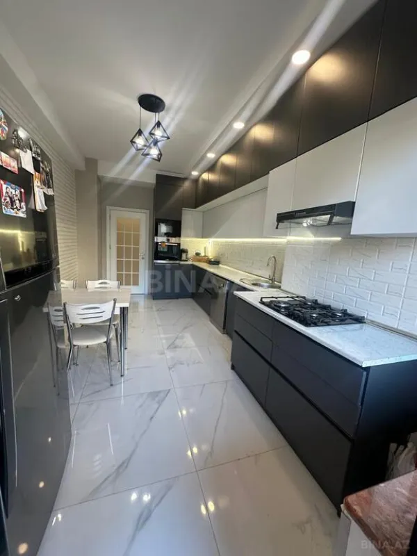 Satılır 3 otaqlı mənzil 130 m²