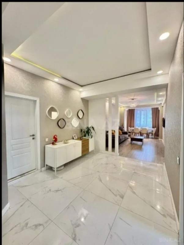 Satılır 3 otaqlı mənzil 130 m²