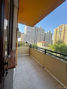 Satılır 3 otaqlı mənzil 130 m²