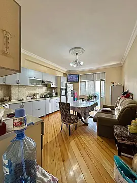 Satılır 4 otaqlı mənzil 160 m²