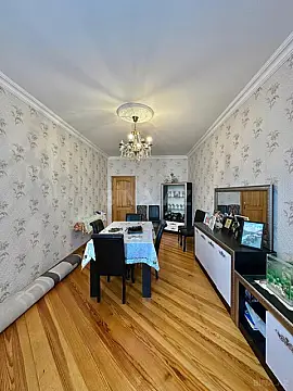 Satılır 4 otaqlı mənzil 160 m²