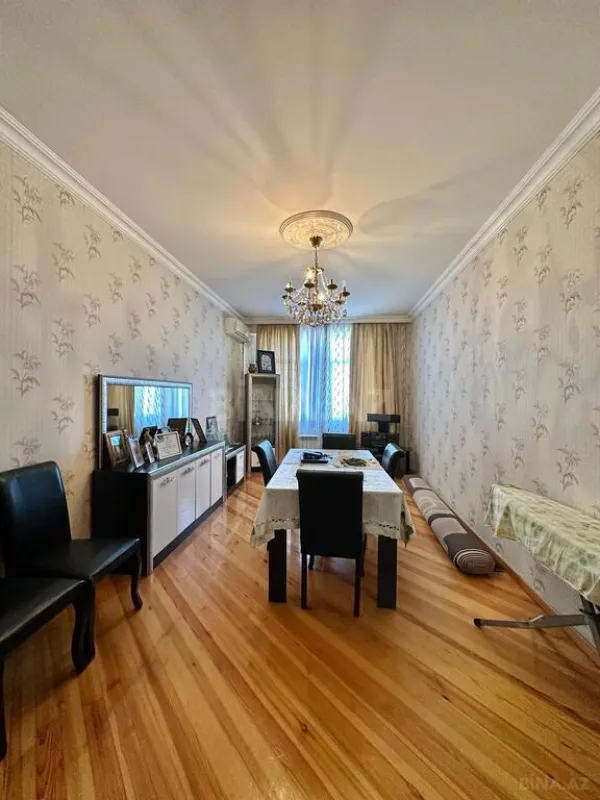 Satılır 4 otaqlı mənzil 160 m²