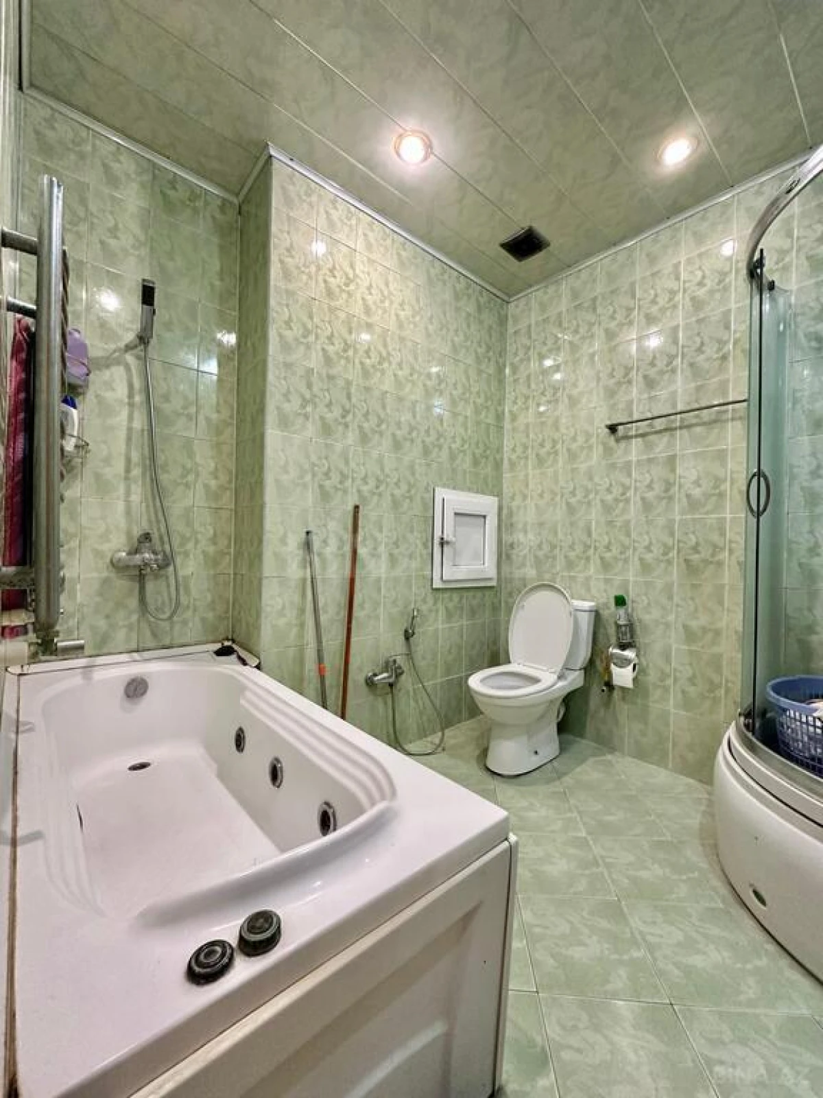 Satılır 4 otaqlı mənzil 160 m²