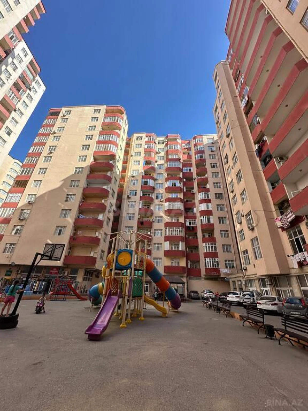 Satılır 4 otaqlı mənzil 160 m²