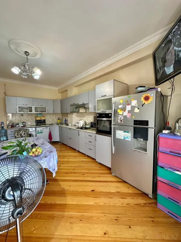 Satılır 4 otaqlı mənzil 160 m²