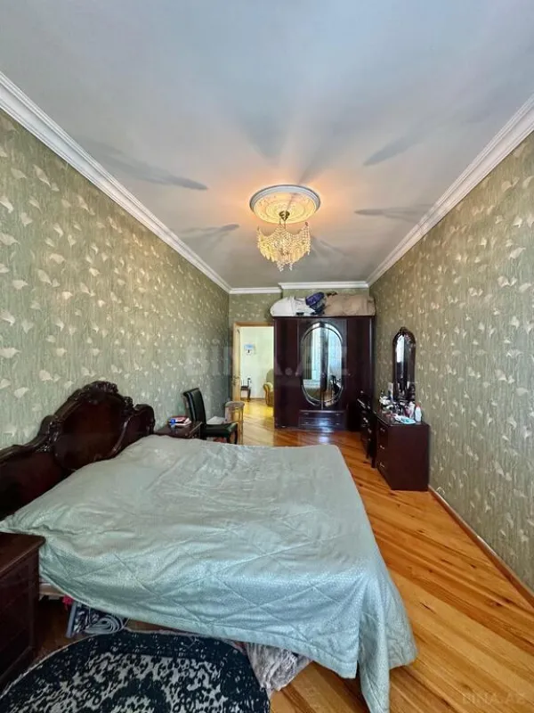 Satılır 4 otaqlı mənzil 160 m²