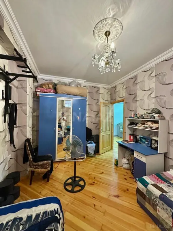 Satılır 4 otaqlı mənzil 160 m²