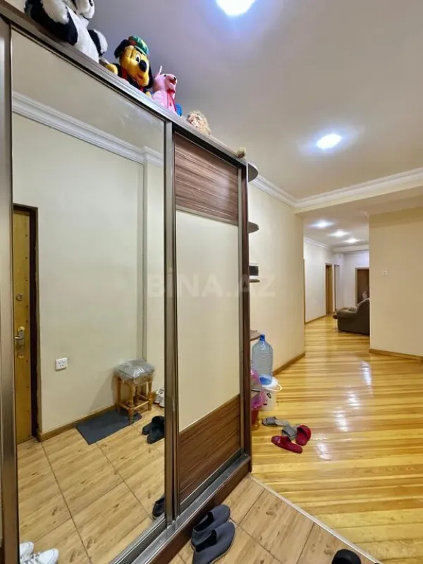 Satılır 4 otaqlı mənzil 160 m²