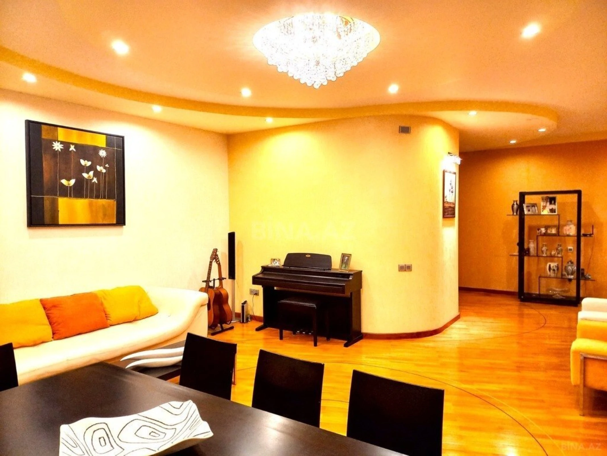 Satılır 4 otaqlı mənzil 148 m²