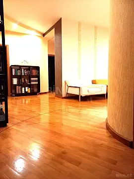 Satılır 4 otaqlı mənzil 148 m²