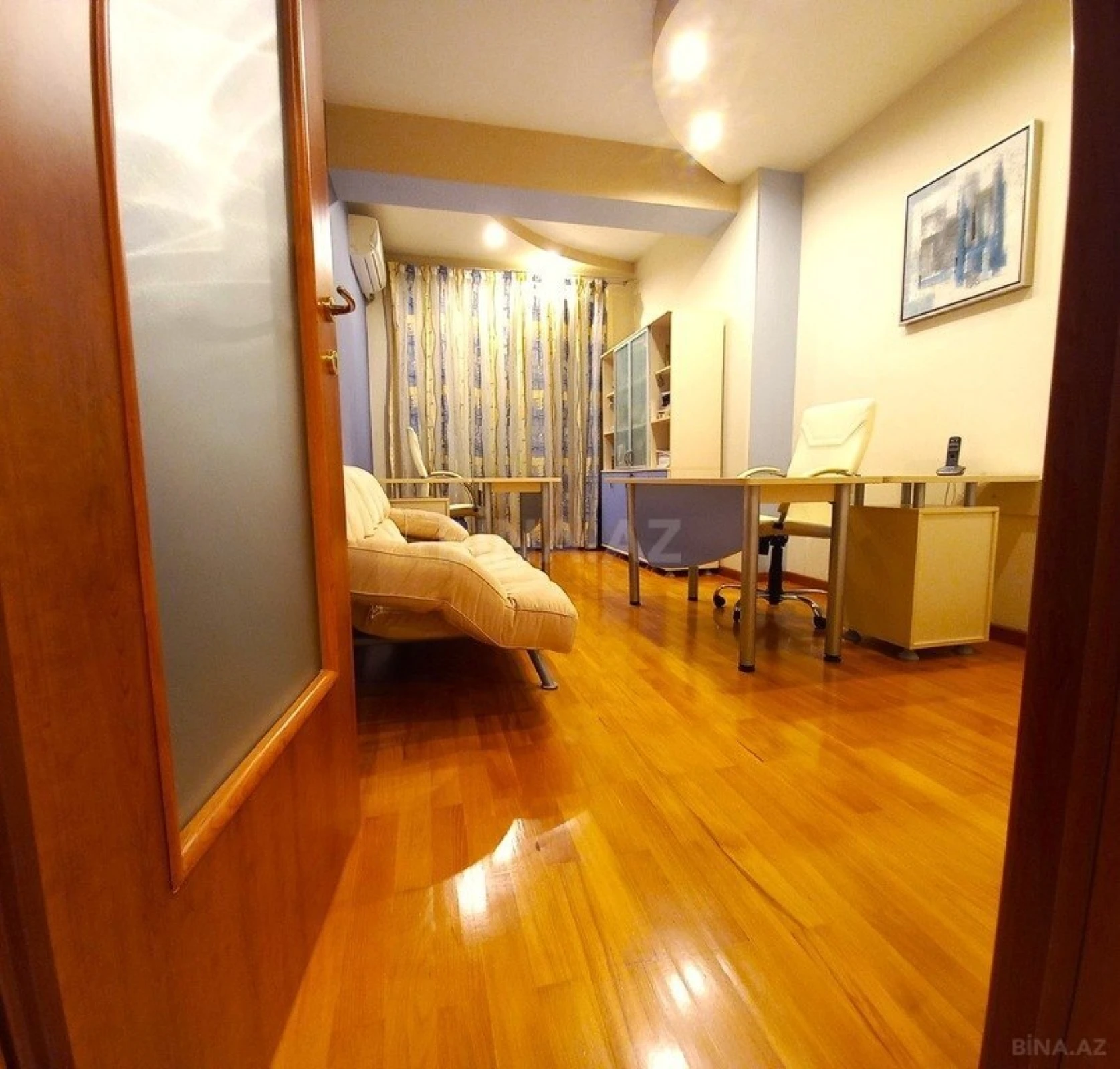 Satılır 4 otaqlı mənzil 148 m²