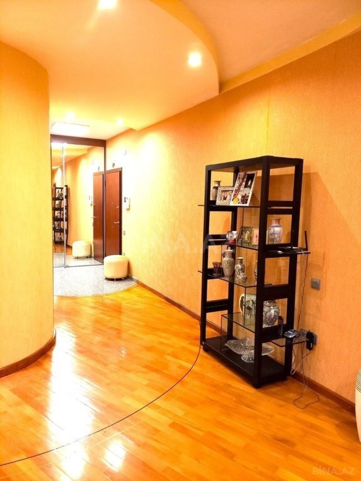 Satılır 4 otaqlı mənzil 148 m²