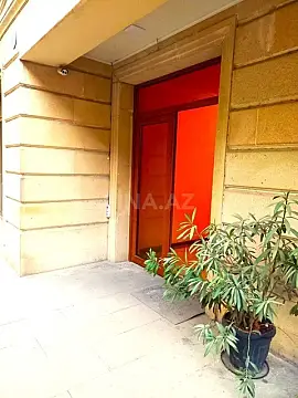 Satılır 4 otaqlı mənzil 148 m²