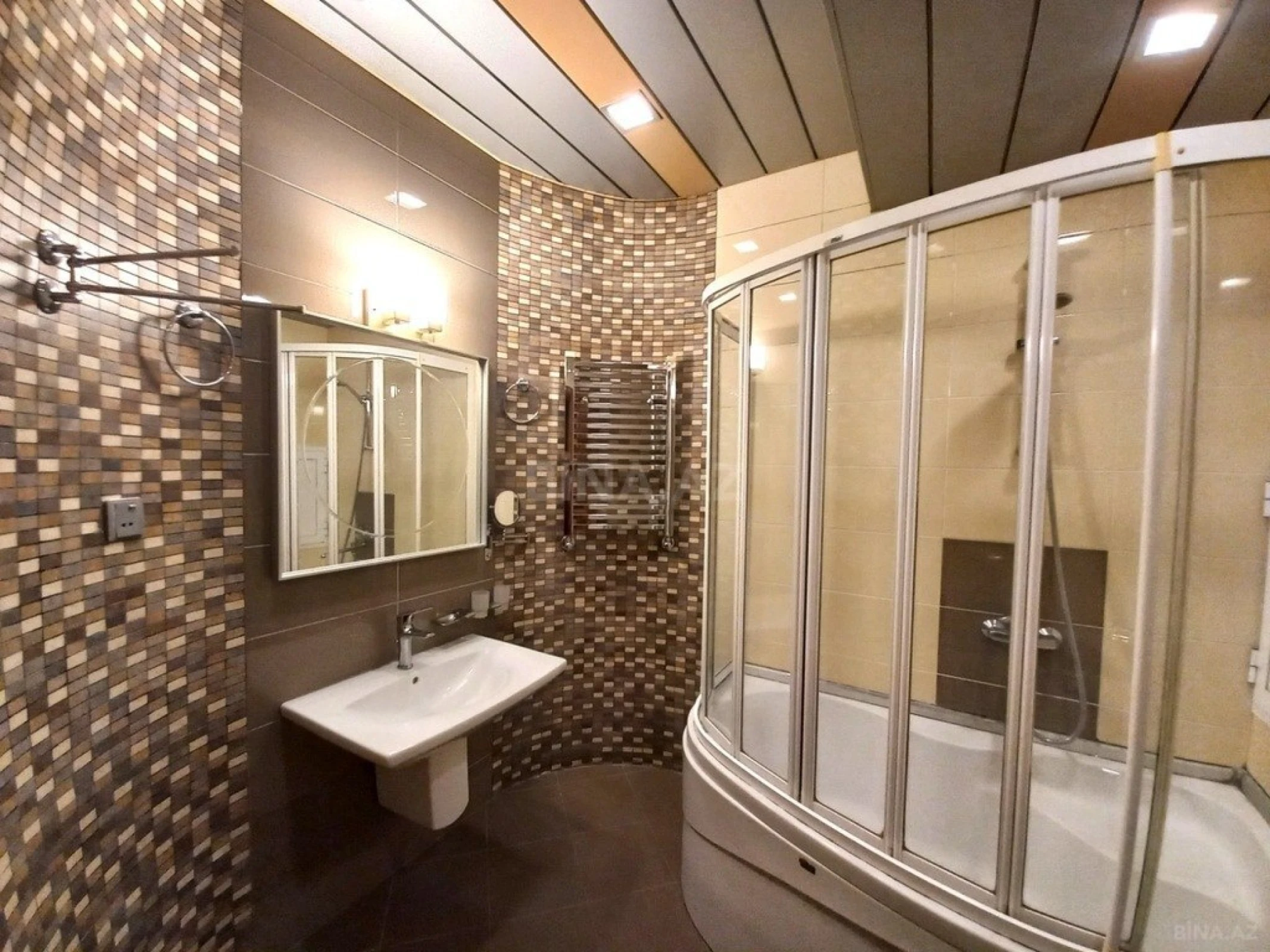 Satılır 4 otaqlı mənzil 148 m²