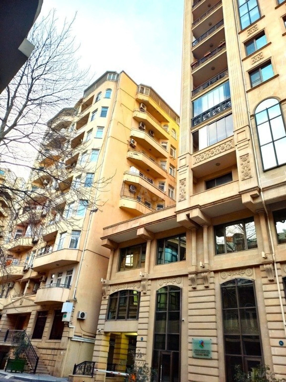Satılır 4 otaqlı mənzil 148 m²
