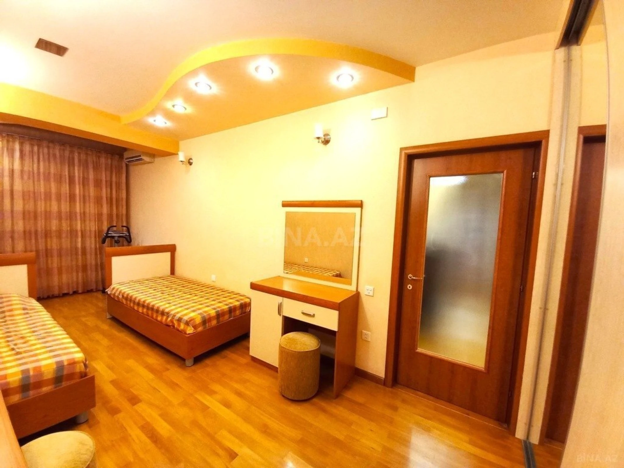 Satılır 4 otaqlı mənzil 148 m²