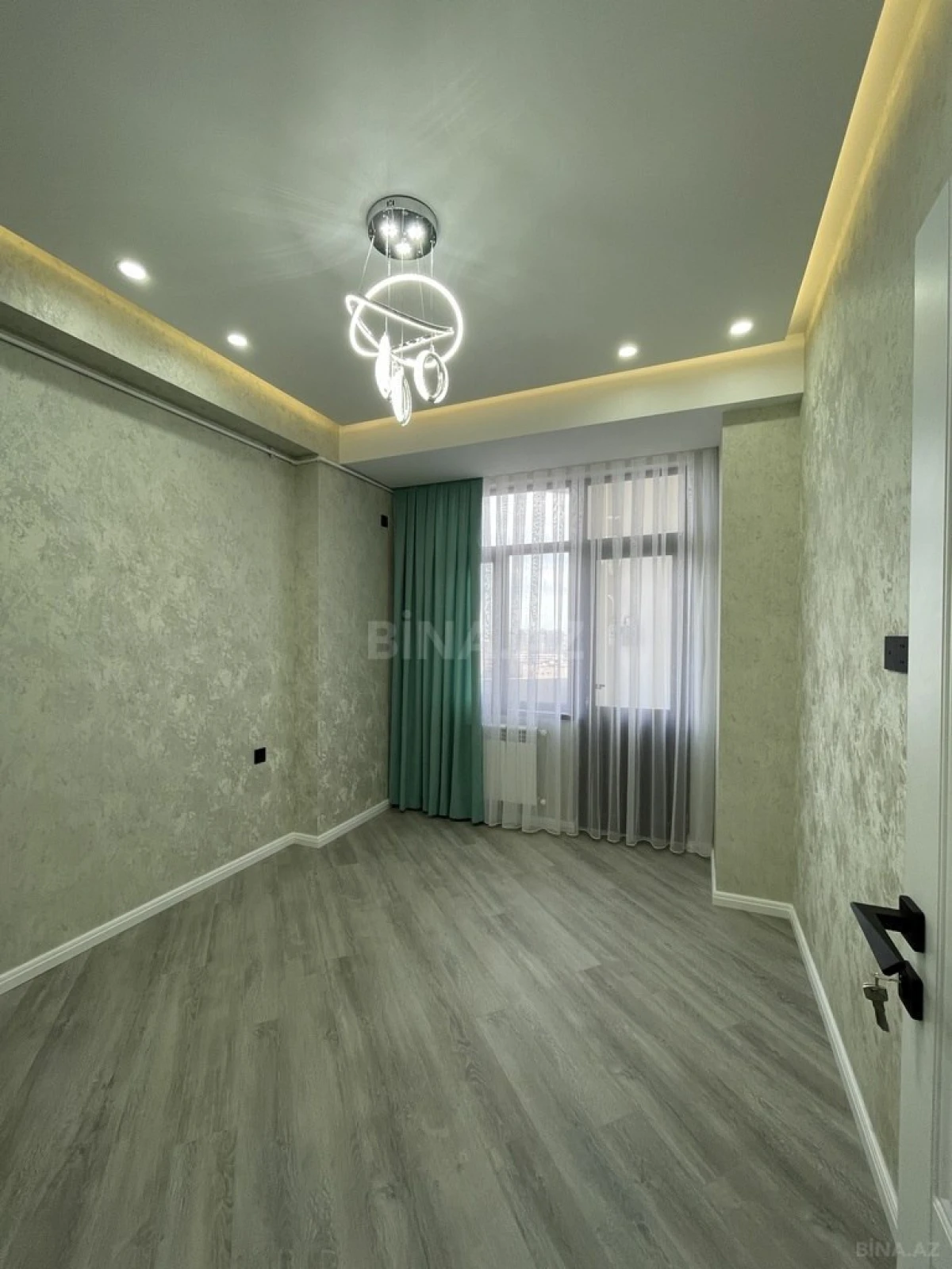 Satılır 2 otaqlı mənzil 67 m²