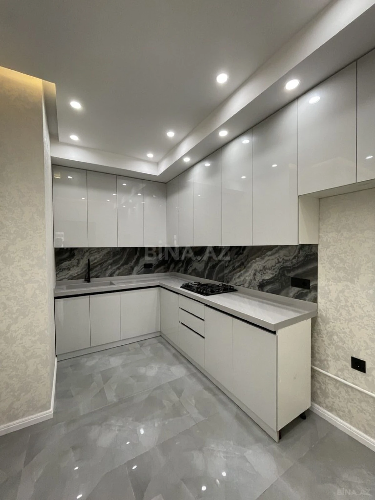 Satılır 2 otaqlı mənzil 67 m²