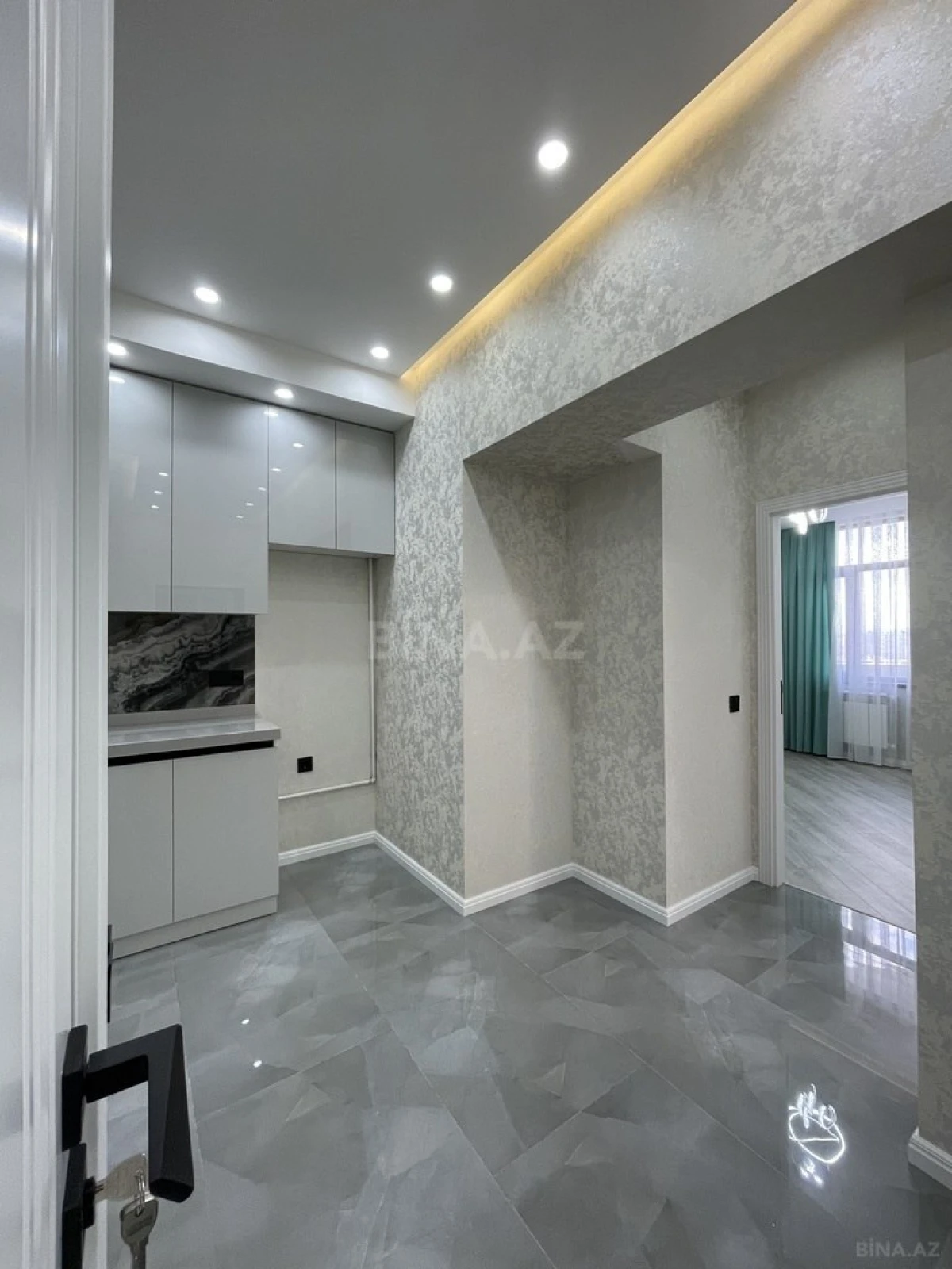 Satılır 2 otaqlı mənzil 67 m²