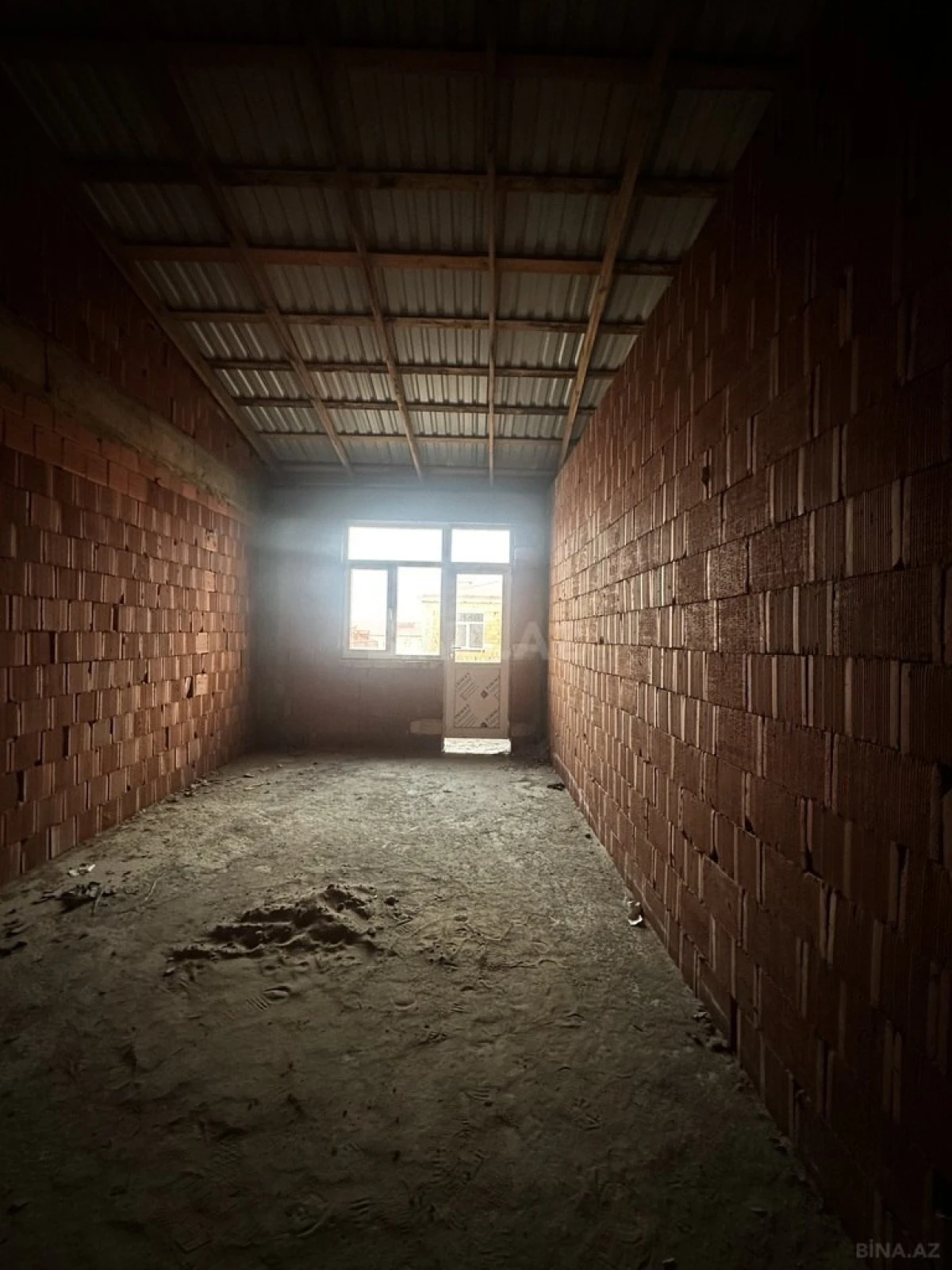 Satılır 2 otaqlı mənzil 83 m²