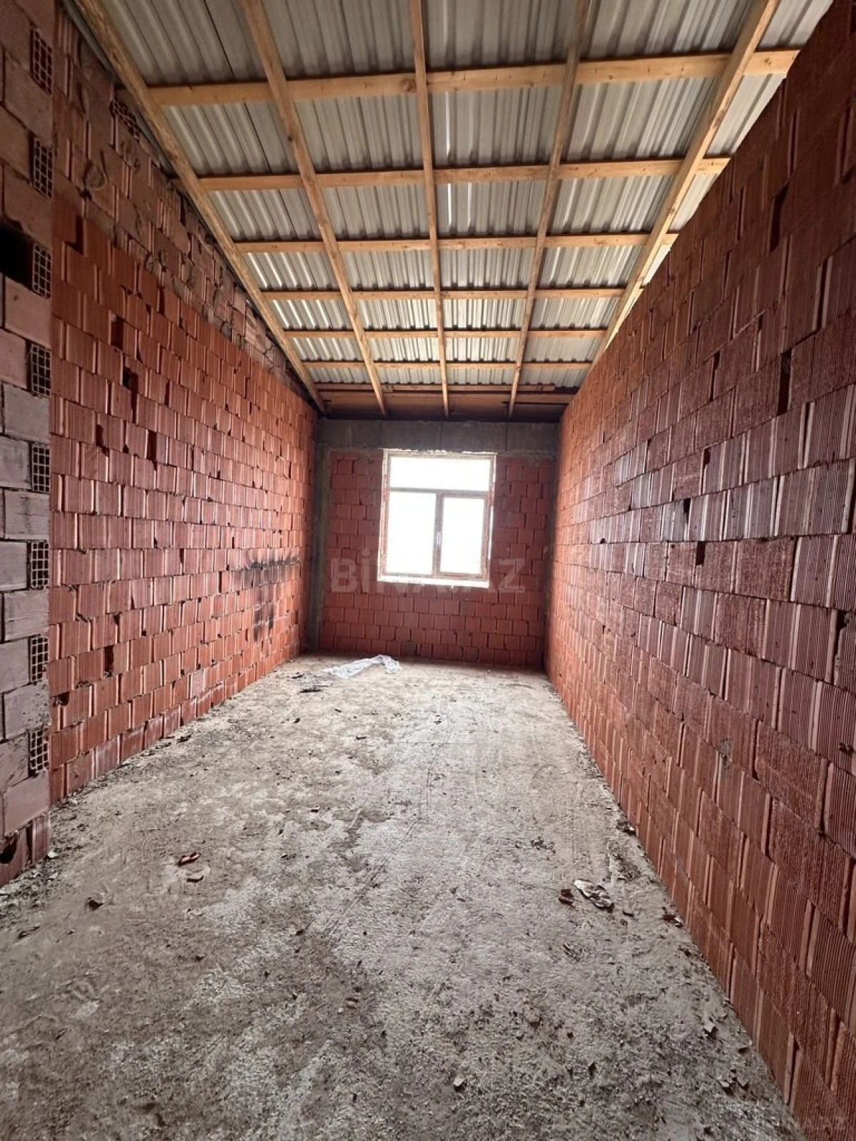 Satılır 2 otaqlı mənzil 83 m²